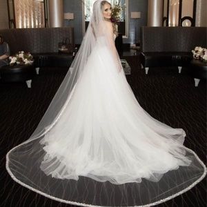 Strapless sweetheart wedding dress